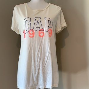 GAP | Vintage Embroidered Logo T-Shirt | Large | Classic Casual Essential